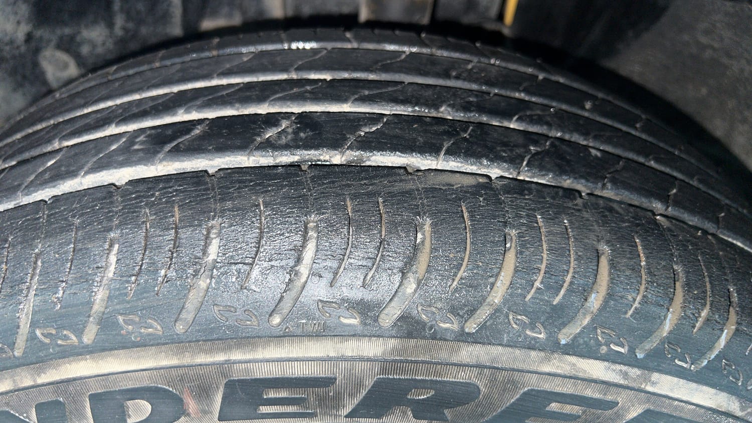 Used 2021 Nissan Magnite XE Petrol Manual tyres LEFT FRONT TYRE TREAD VIEW