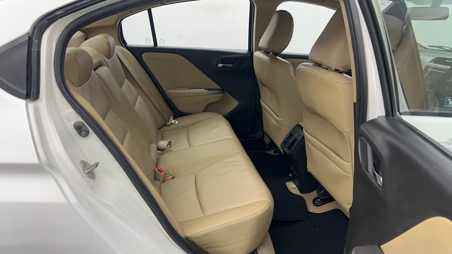 Used 2016 Honda City VX (O) MT BL Petrol Manual interior RIGHT SIDE REAR DOOR CABIN VIEW