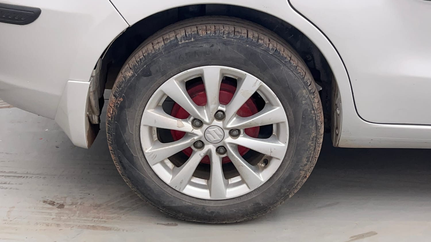 Used 2014 Maruti Suzuki Ertiga ZXi Petrol Manual tyres RIGHT REAR TYRE RIM VIEW