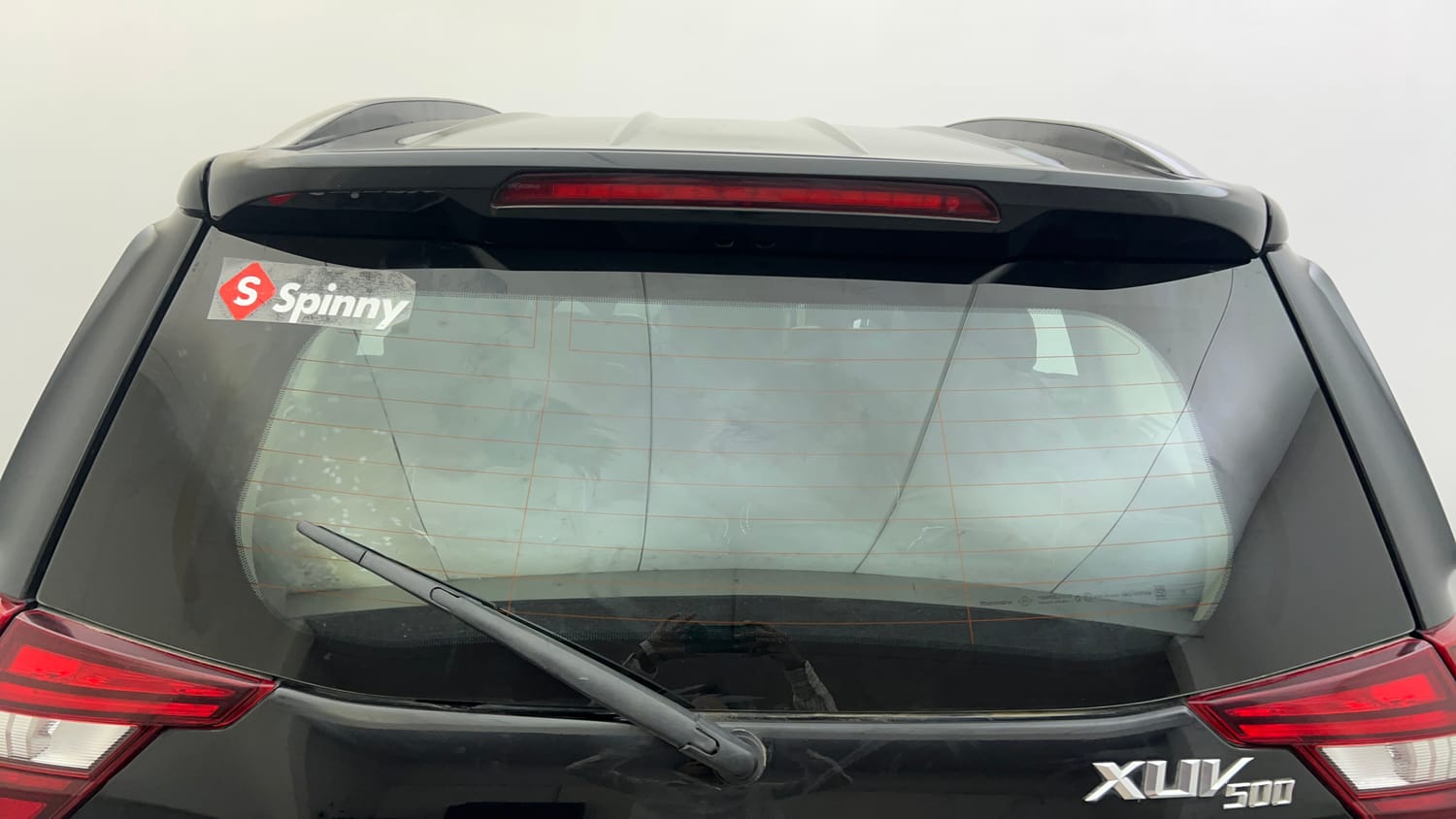 Used 2021 Mahindra XUV500 W9 Diesel Manual exterior BACK WINDSHIELD VIEW