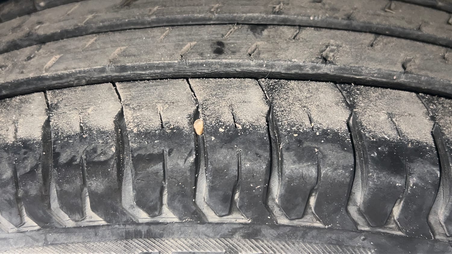 Used 2020 Tata Altroz XM Petrol Petrol Manual tyres RIGHT REAR TYRE TREAD VIEW