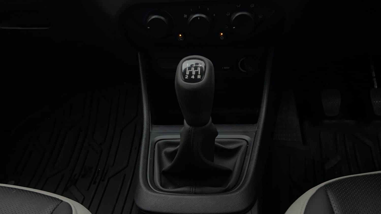 Used 2026 Tata Punch Pure + Petrol Manual interior GEAR  KNOB VIEW