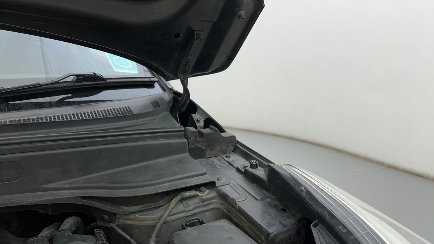 Used 2017 Hyundai Creta 1.6 SX Plus AT Petrol Petrol Automatic engine ENGINE LEFT SIDE HINGE & APRON VIEW