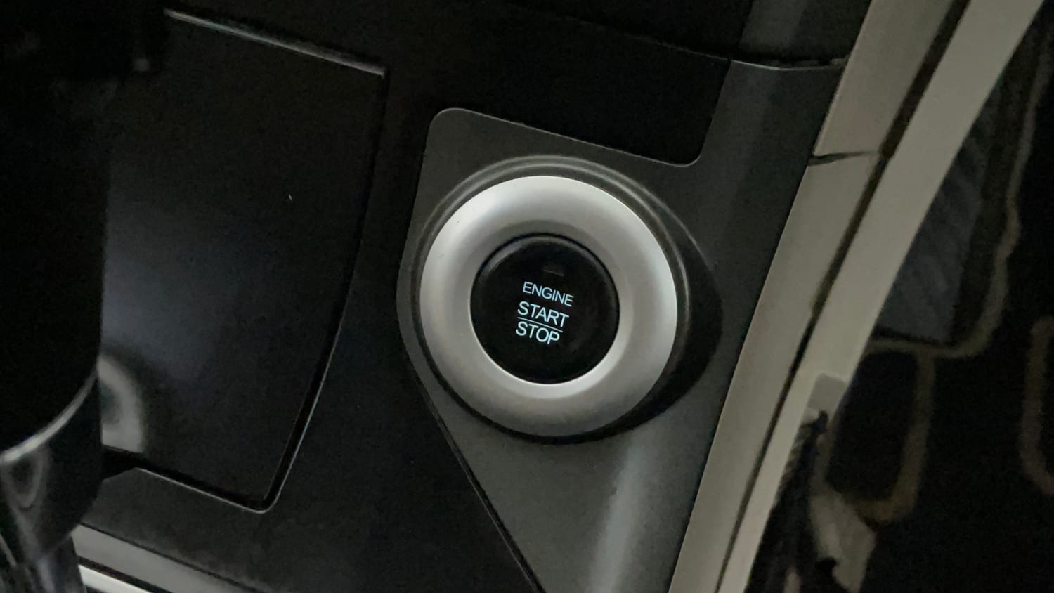 Used 2018 Mahindra XUV500 W9 AT Diesel Automatic top_features Keyless start