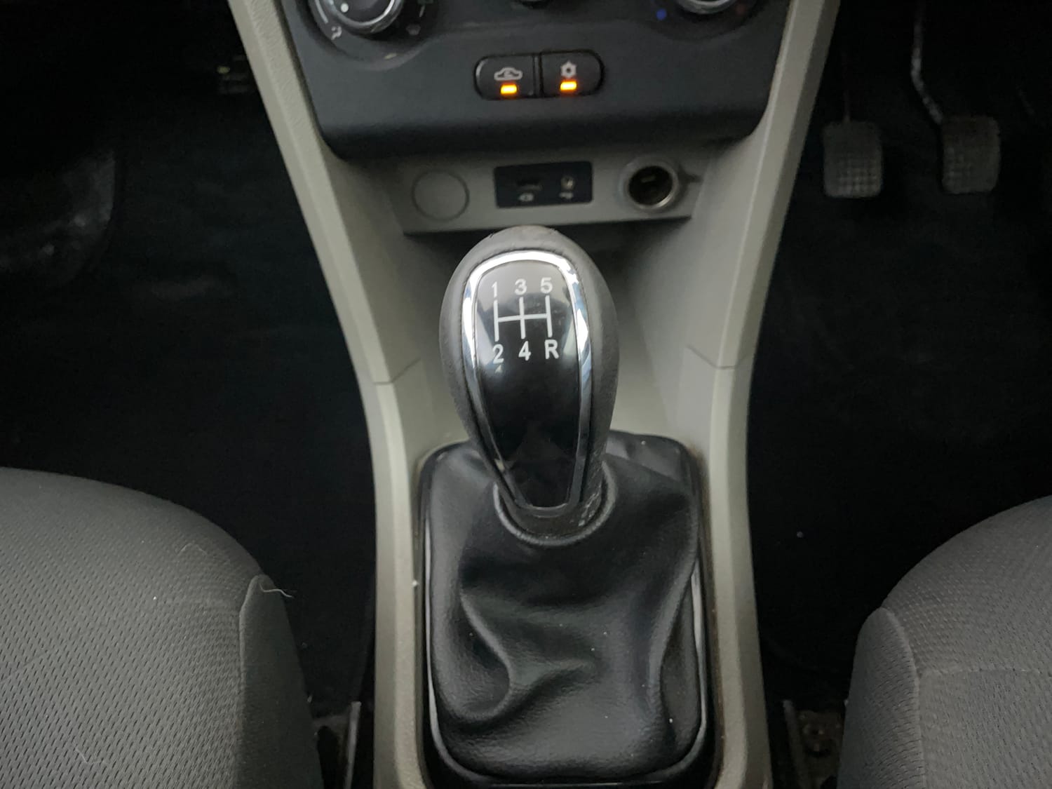 Used 2018 Tata Tiago Revotron XZ Petrol Manual interior GEAR  KNOB VIEW