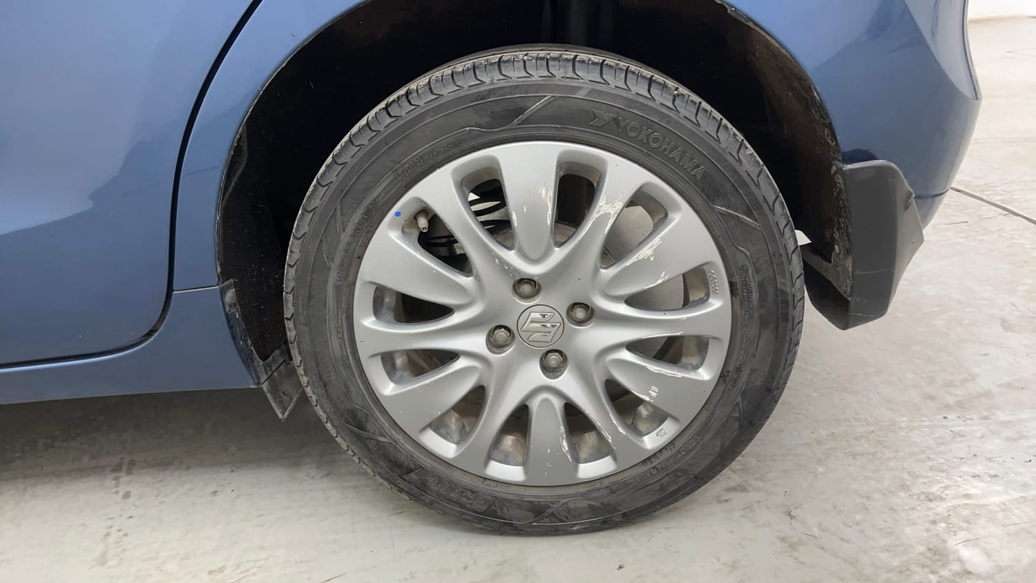 Used 2016 Maruti Suzuki Baleno Zeta 1.2 Petrol Manual tyres LEFT REAR TYRE RIM VIEW