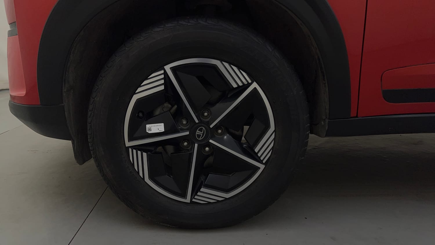 Used 2023 Tata Nexon Fearless Plus S 1.2 Revotron Petrol 7DCA DT Petrol Automatic tyres LEFT FRONT TYRE RIM VIEW
