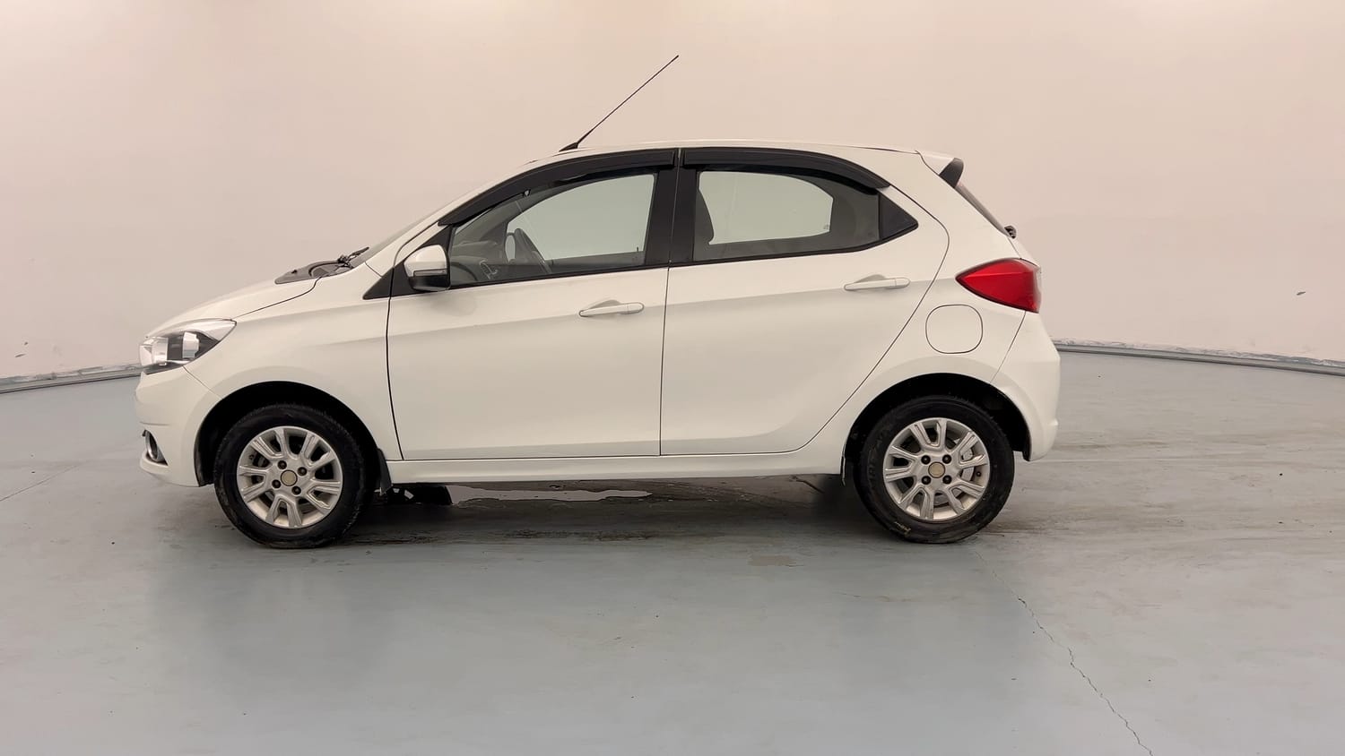 Used 2018 Tata Tiago Revotron XZ Plus Petrol Manual exterior LEFT SIDE VIEW