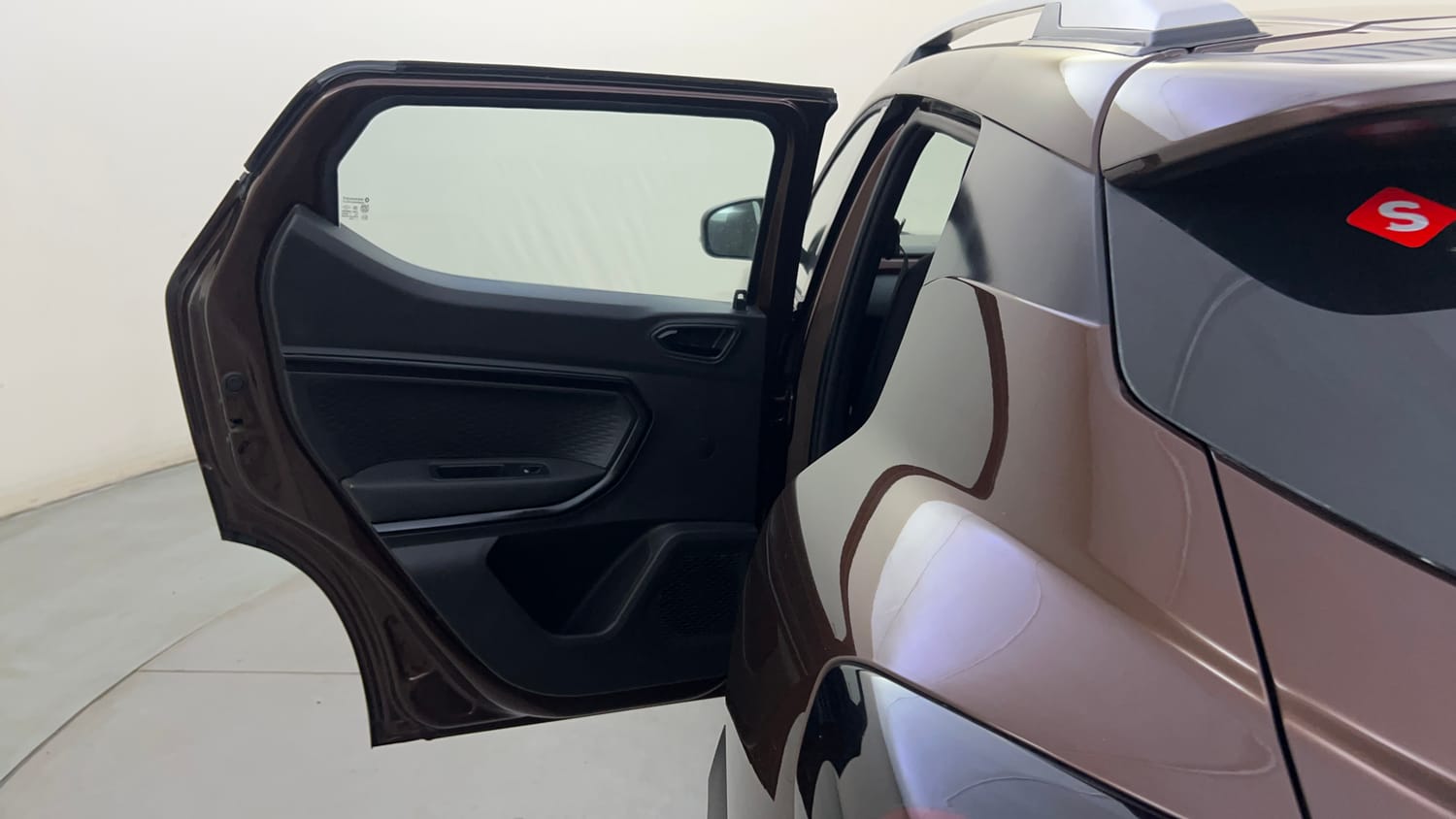 Used 2023 Renault Kiger RXZ Turbo MT Petrol Manual interior LEFT REAR DOOR OPEN VIEW