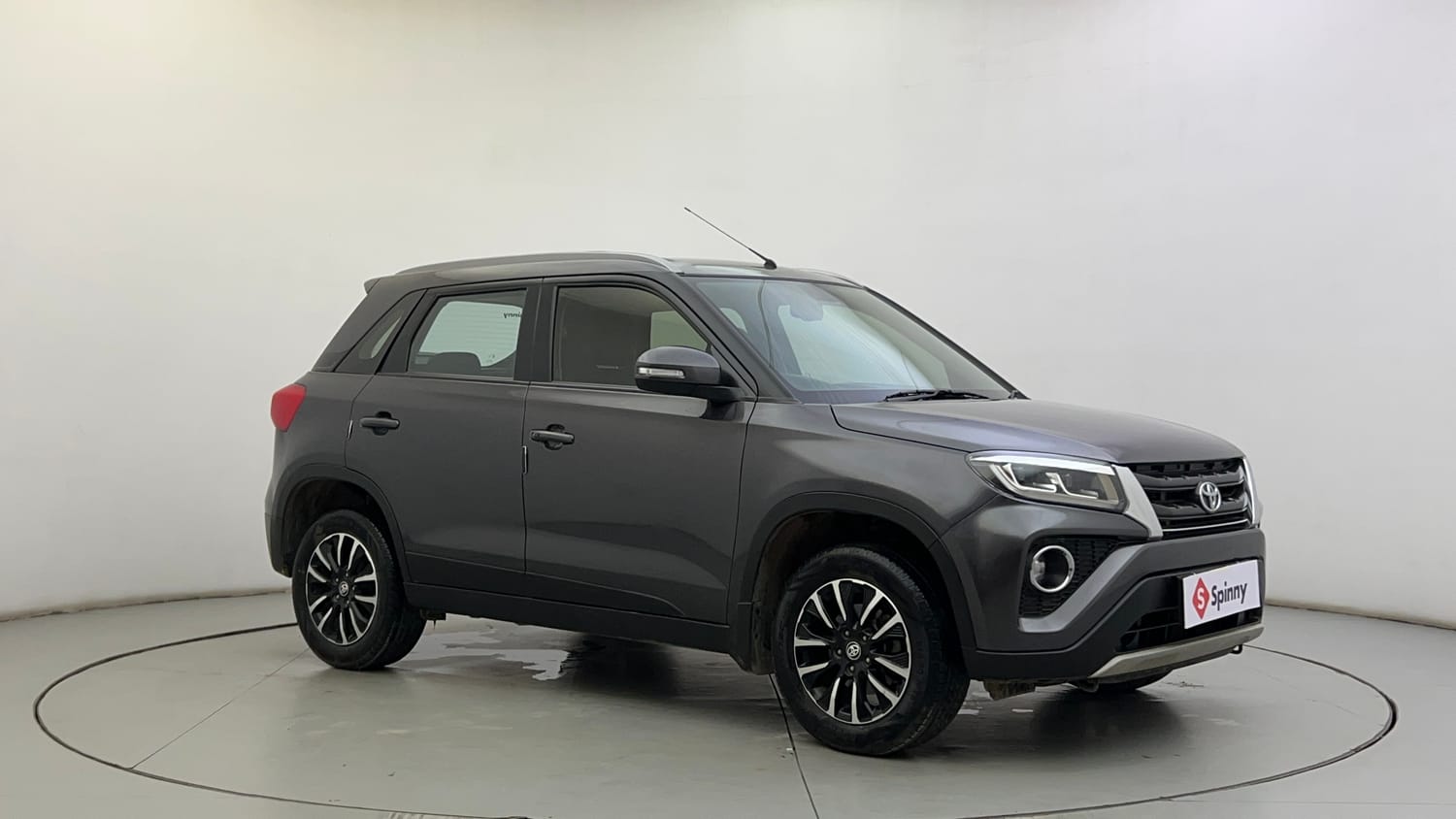 Used 2022 Toyota Urban Cruiser Premium Grade AT Petrol Automatic exterior RIGHT FRONT CORNER VIEW