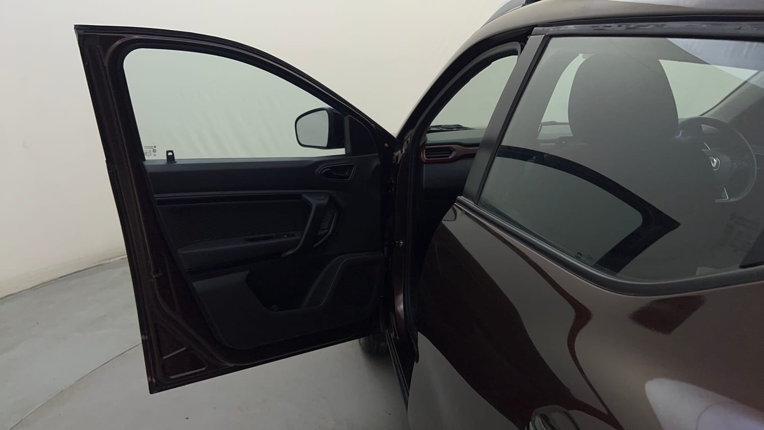 Used 2023 Renault Kiger RXZ Turbo MT Petrol Manual interior LEFT FRONT DOOR OPEN VIEW