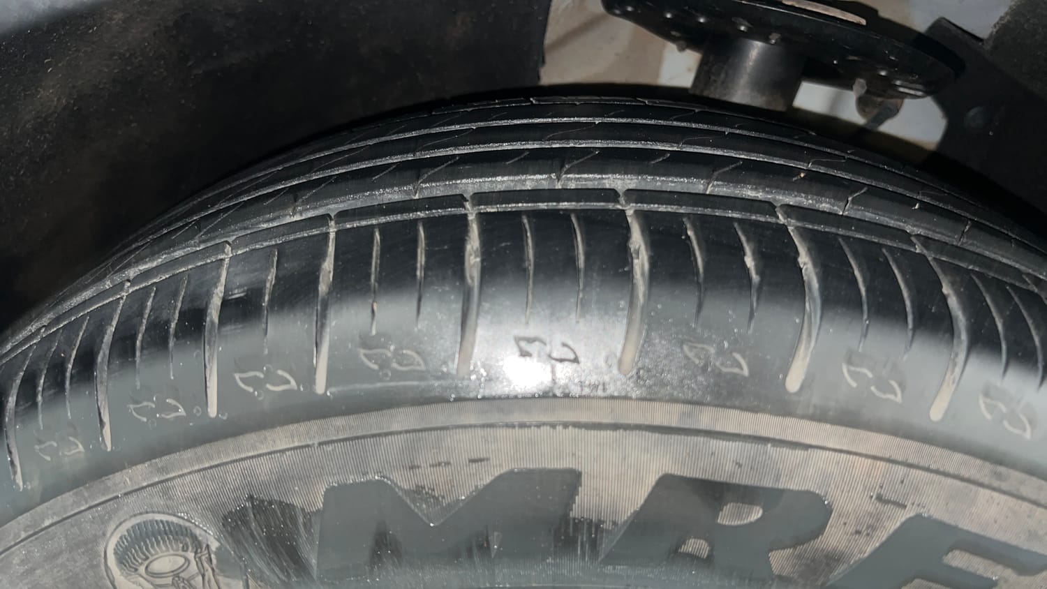 Used 2025 Mahindra XUV700 AX5 Petrol MT 7 STR Petrol Manual tyres LEFT FRONT TYRE TREAD VIEW