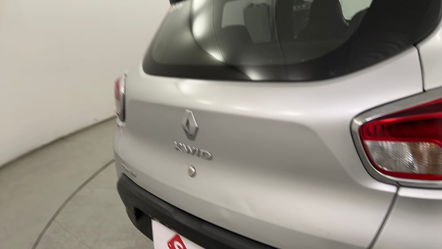 Used 2016 Renault Kwid RXT Opt Petrol Manual dents MINOR SCRATCH