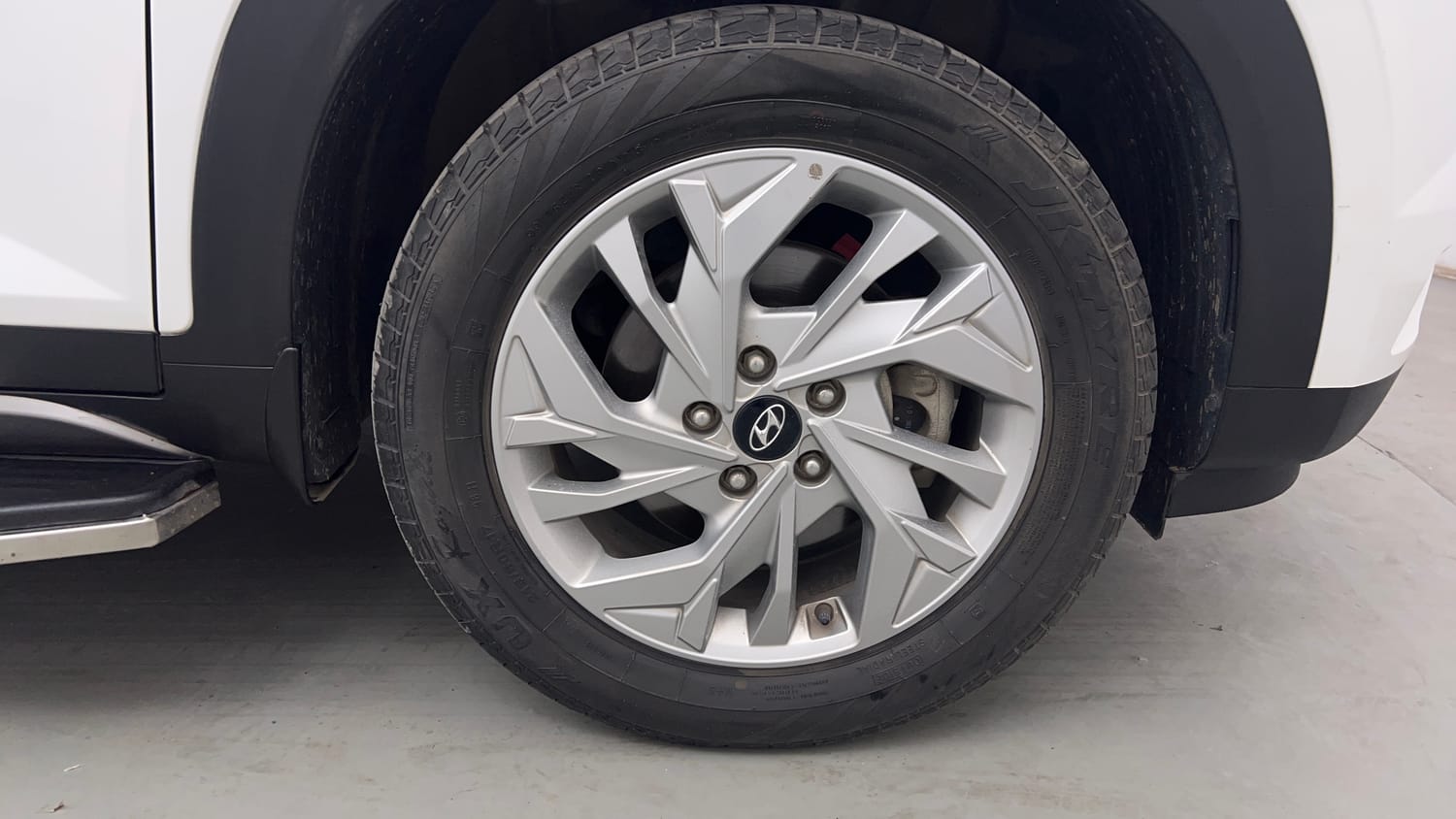 Used 2023 Hyundai Creta SX 1.5 Petrol Petrol Manual tyres RIGHT FRONT TYRE RIM VIEW