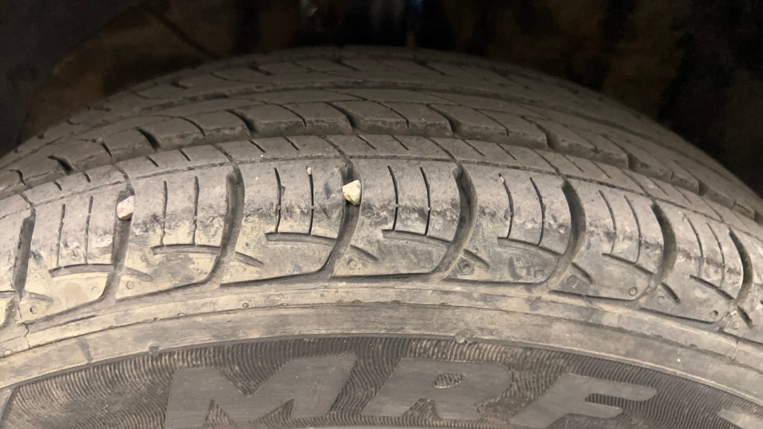 Used 2018 Maruti Suzuki Baleno Delta 1.2 Petrol Manual tyres LEFT FRONT TYRE TREAD VIEW