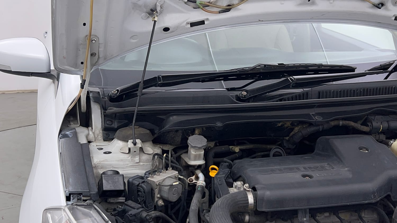 Used 2015 Maruti Suzuki Ciaz ZDi+ SHVS Diesel Manual engine ENGINE RIGHT SIDE HINGE & APRON VIEW