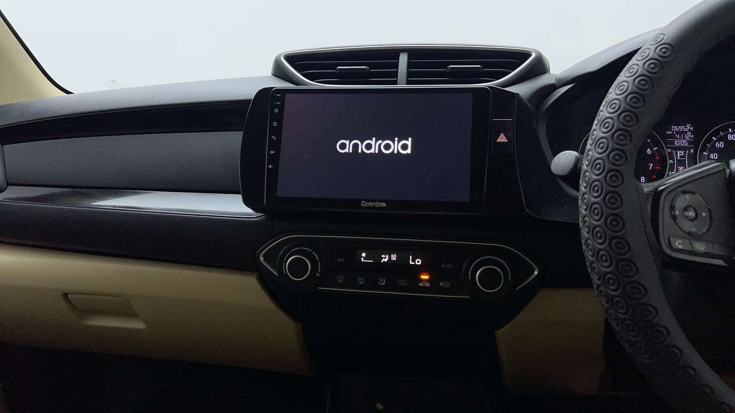 Used 2019 Honda Amaze 1.2 V CVT Petrol Petrol Automatic interior MUSIC SYSTEM & AC CONTROL VIEW