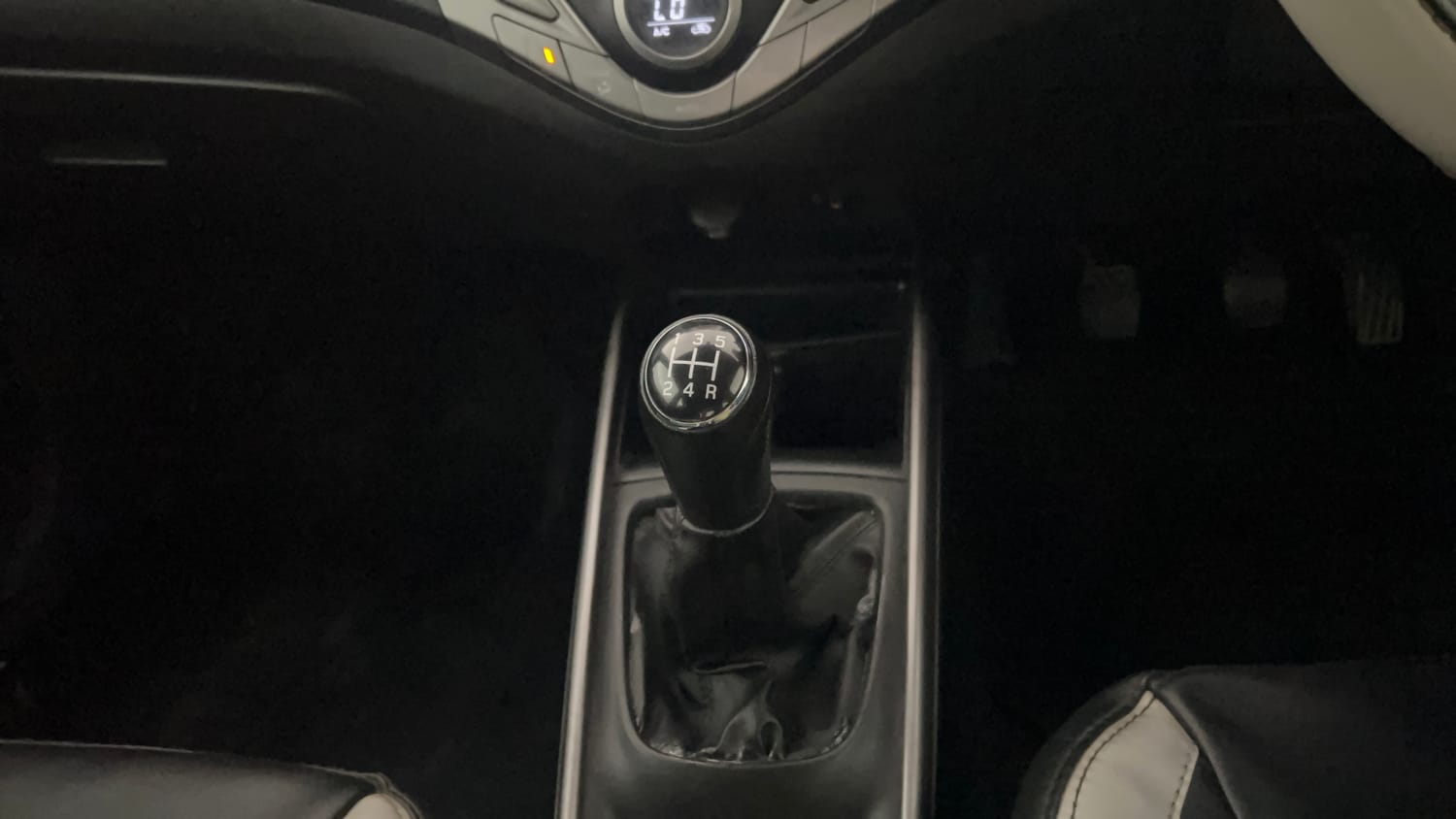 Used 2020 Maruti Suzuki Baleno Alpha Petrol Manual interior GEAR  KNOB VIEW