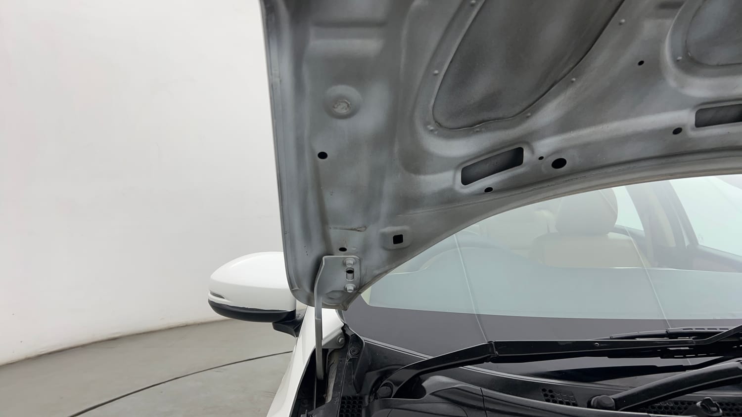 Used 2016 Honda City VX (O) MT BL Petrol Manual engine ENGINE RIGHT SIDE HINGE & APRON VIEW