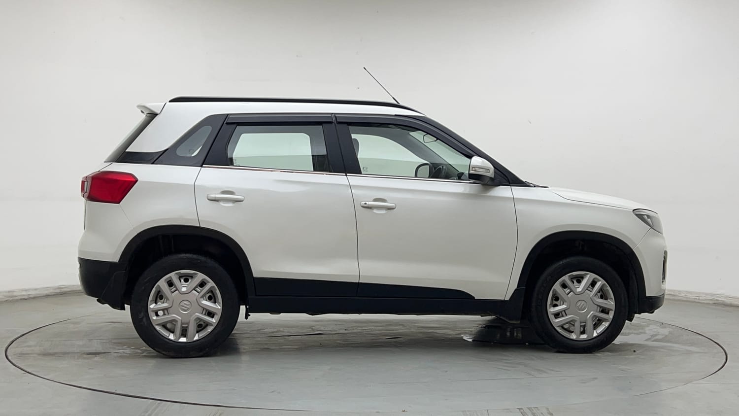 Used 2021 maruti-suzuki Vitara Brezza LXi Petrol Manual exterior RIGHT SIDE VIEW