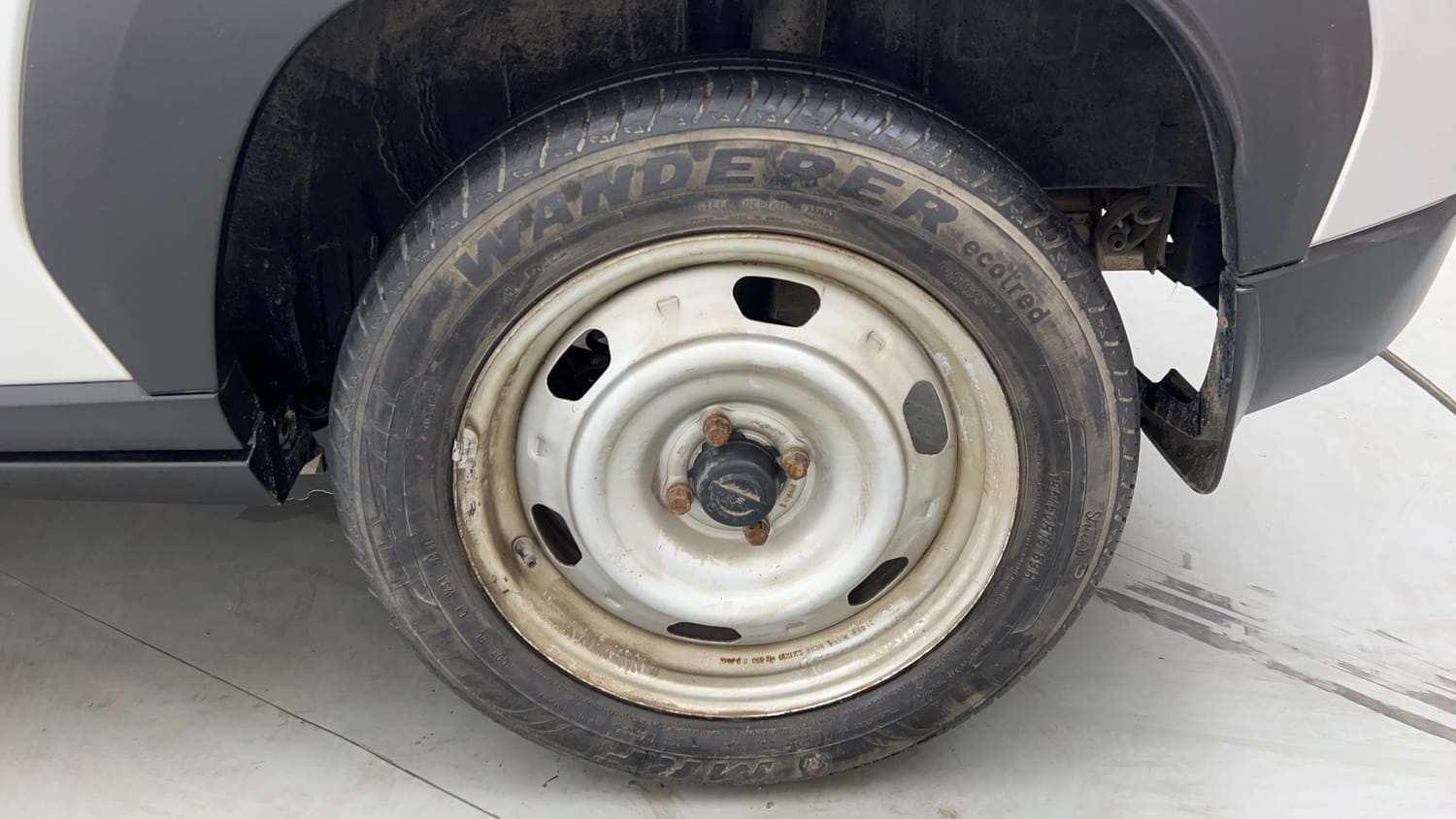 Used 2021 Nissan Magnite XE Petrol Manual tyres LEFT REAR TYRE RIM VIEW