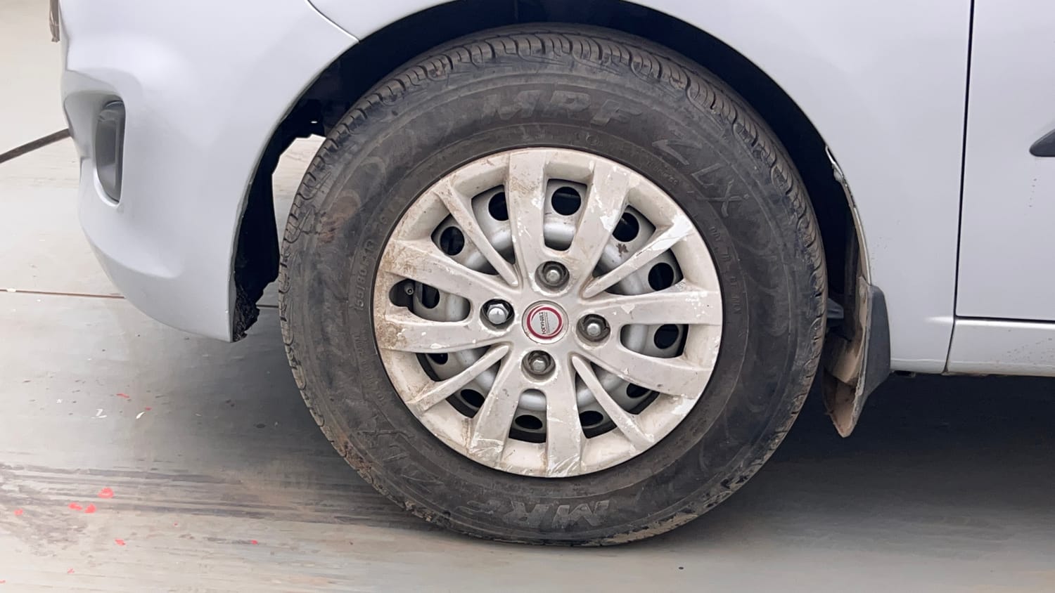 Used 2015 Hyundai i10 Magna 1.1 iRDE2 Petrol Manual tyres LEFT FRONT TYRE RIM VIEW