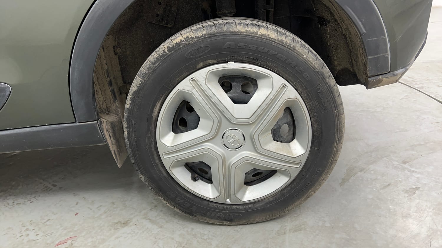 Used 2022 Tata Nexon XM Petrol Manual tyres LEFT REAR TYRE RIM VIEW