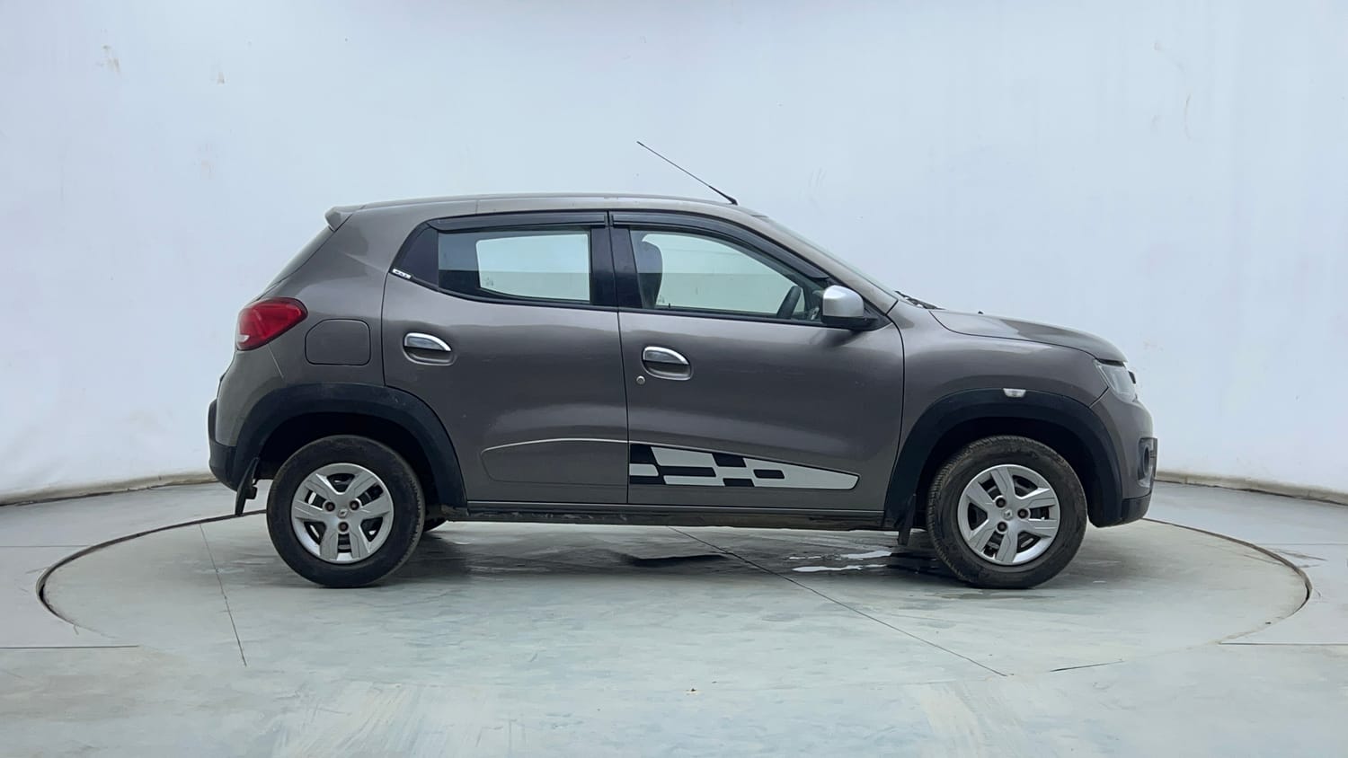 Used 2017 Renault Kwid 1.0 RXT Petrol Manual exterior RIGHT SIDE VIEW