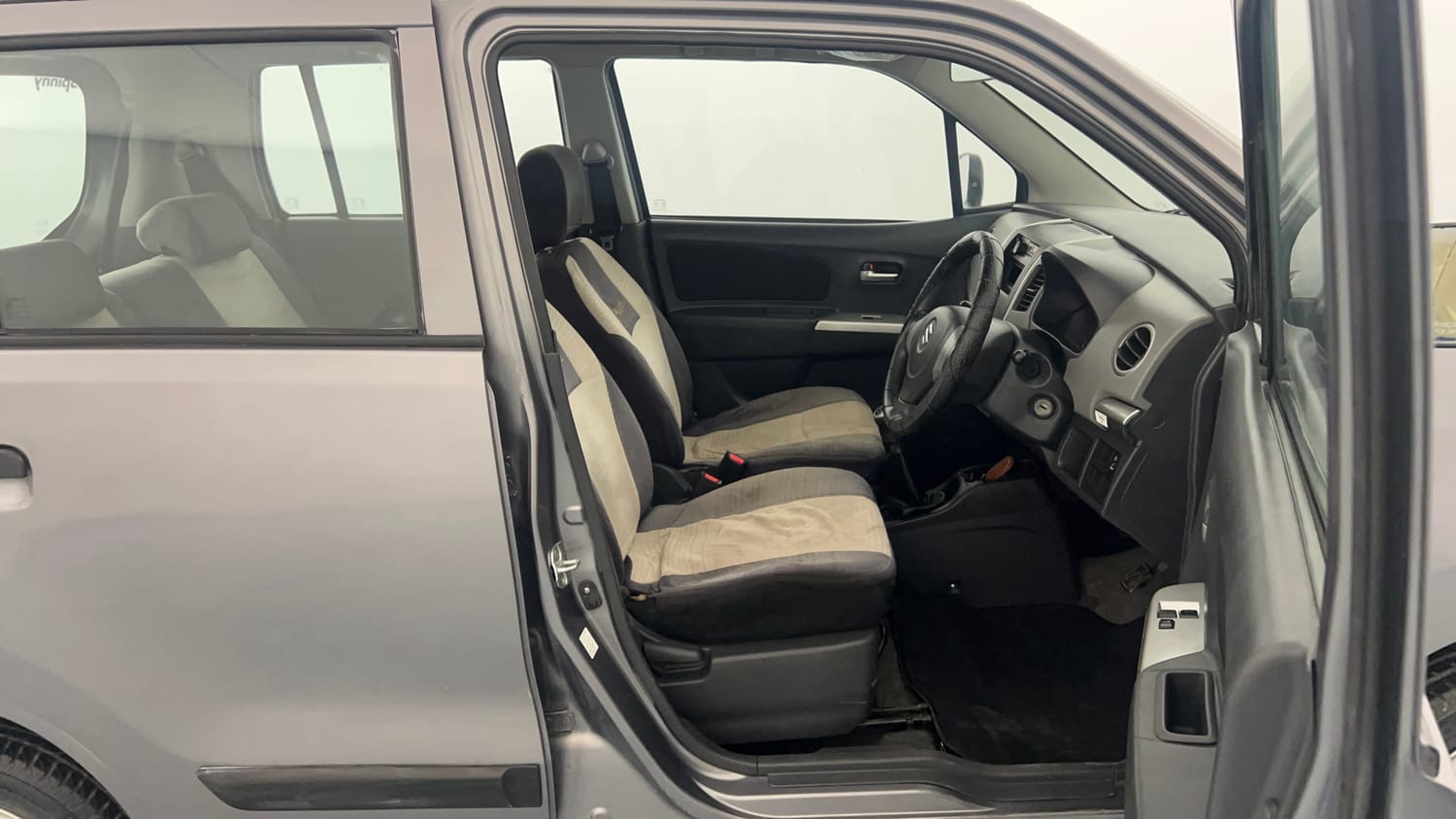 Used 2012 Maruti Suzuki Wagon R LXi Petrol Manual interior RIGHT SIDE FRONT DOOR CABIN VIEW