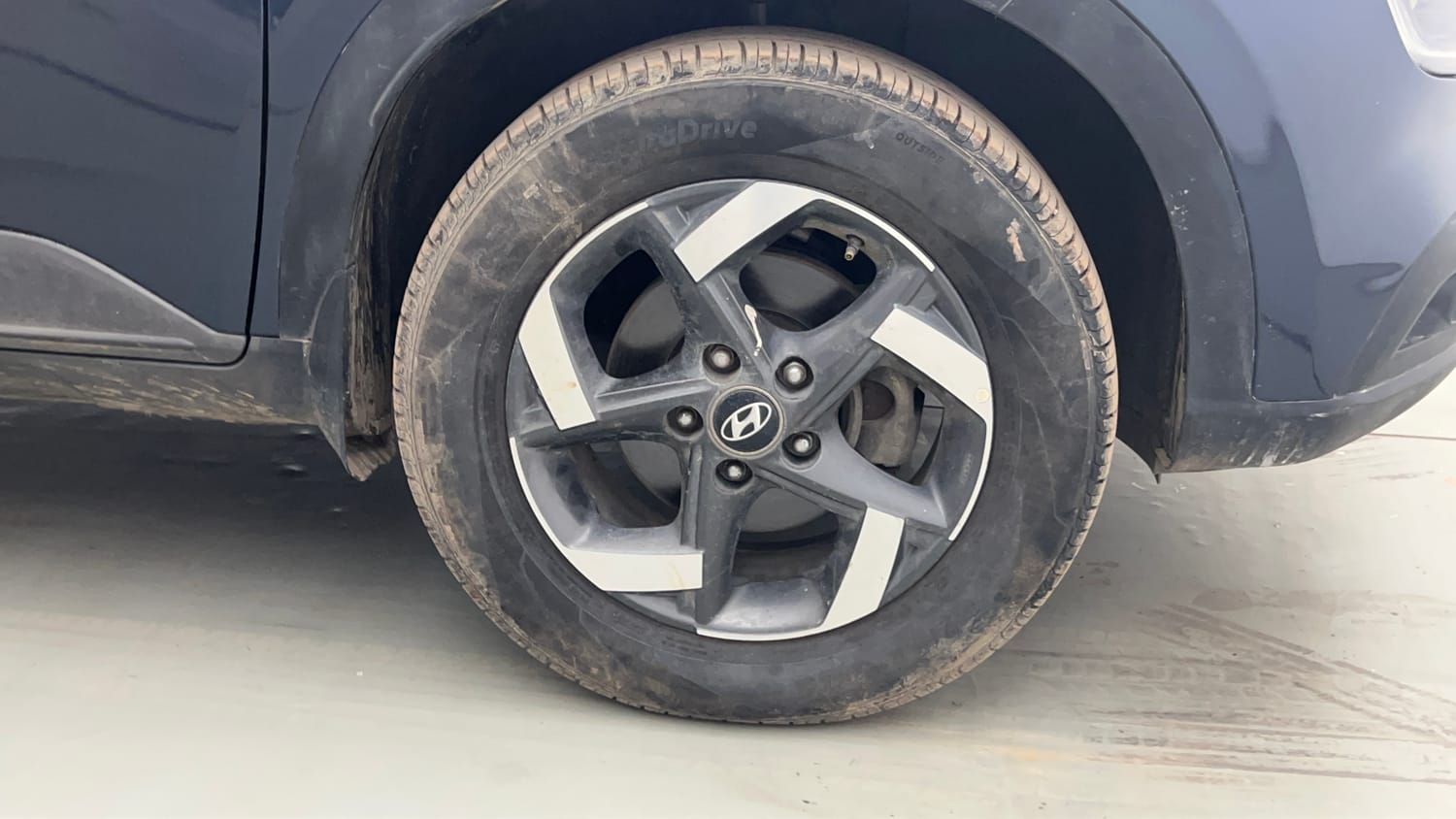 Used 2019 Hyundai Venue SX Plus 1.0 Turbo DCT Petrol Automatic tyres RIGHT FRONT TYRE RIM VIEW