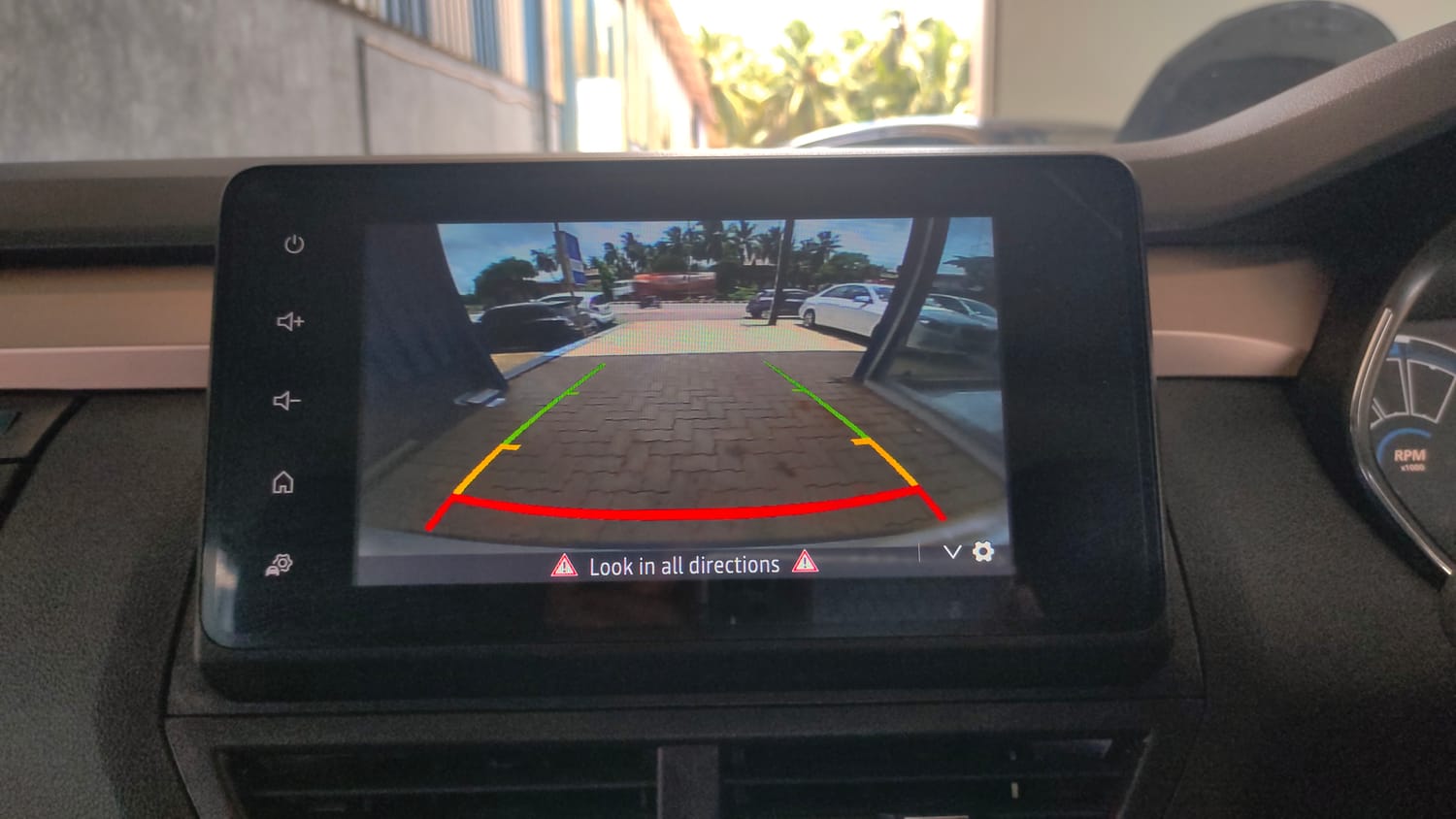 Used 2021 Renault Kiger RXT MT Petrol Manual top_features Rear camera