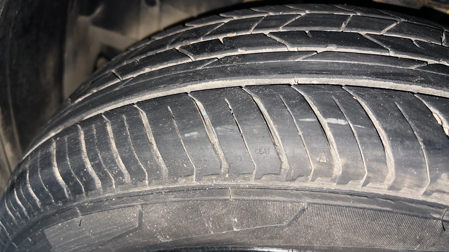 Used 2022 Nissan Magnite XE Petrol Manual tyres LEFT FRONT TYRE TREAD VIEW