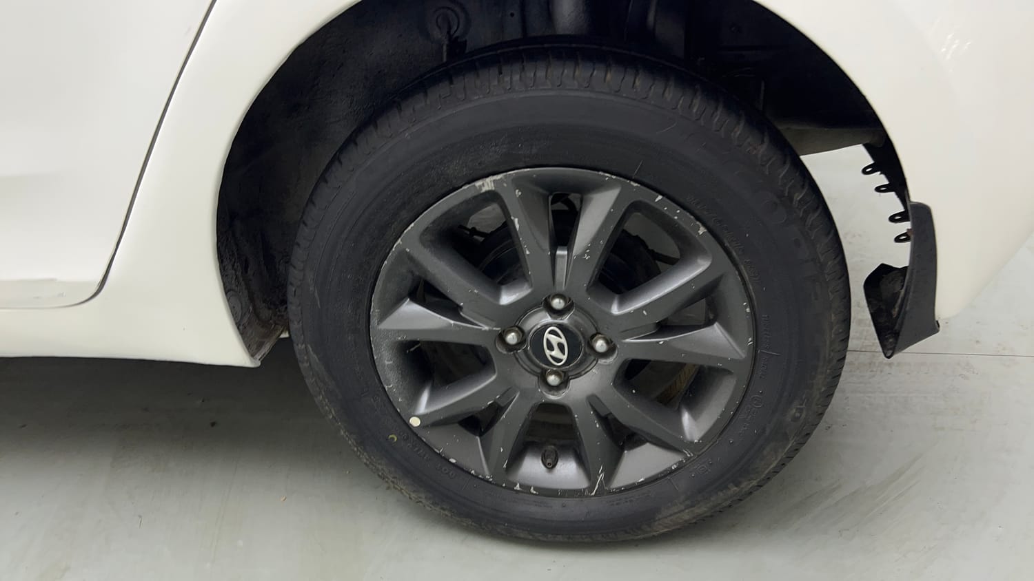 Used 2019 Hyundai Elite i20 Asta 1.2 AT Petrol Automatic tyres LEFT REAR TYRE RIM VIEW