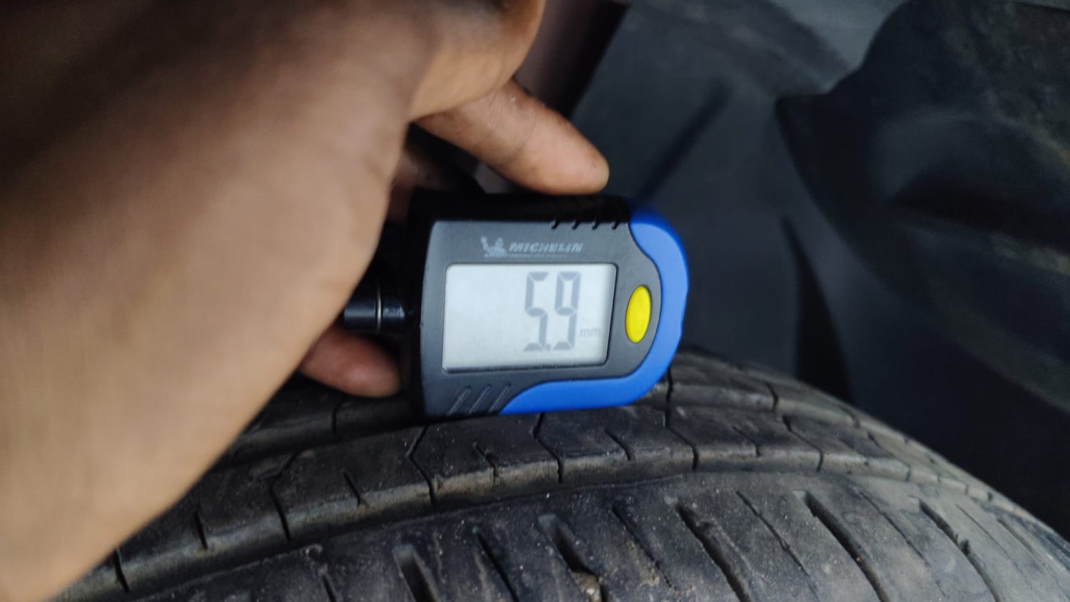 Used 2021 Renault Kiger RXZ Turbo CVT Dual Tone Petrol Automatic tyres RIGHT FRONT TYRE TREAD VIEW