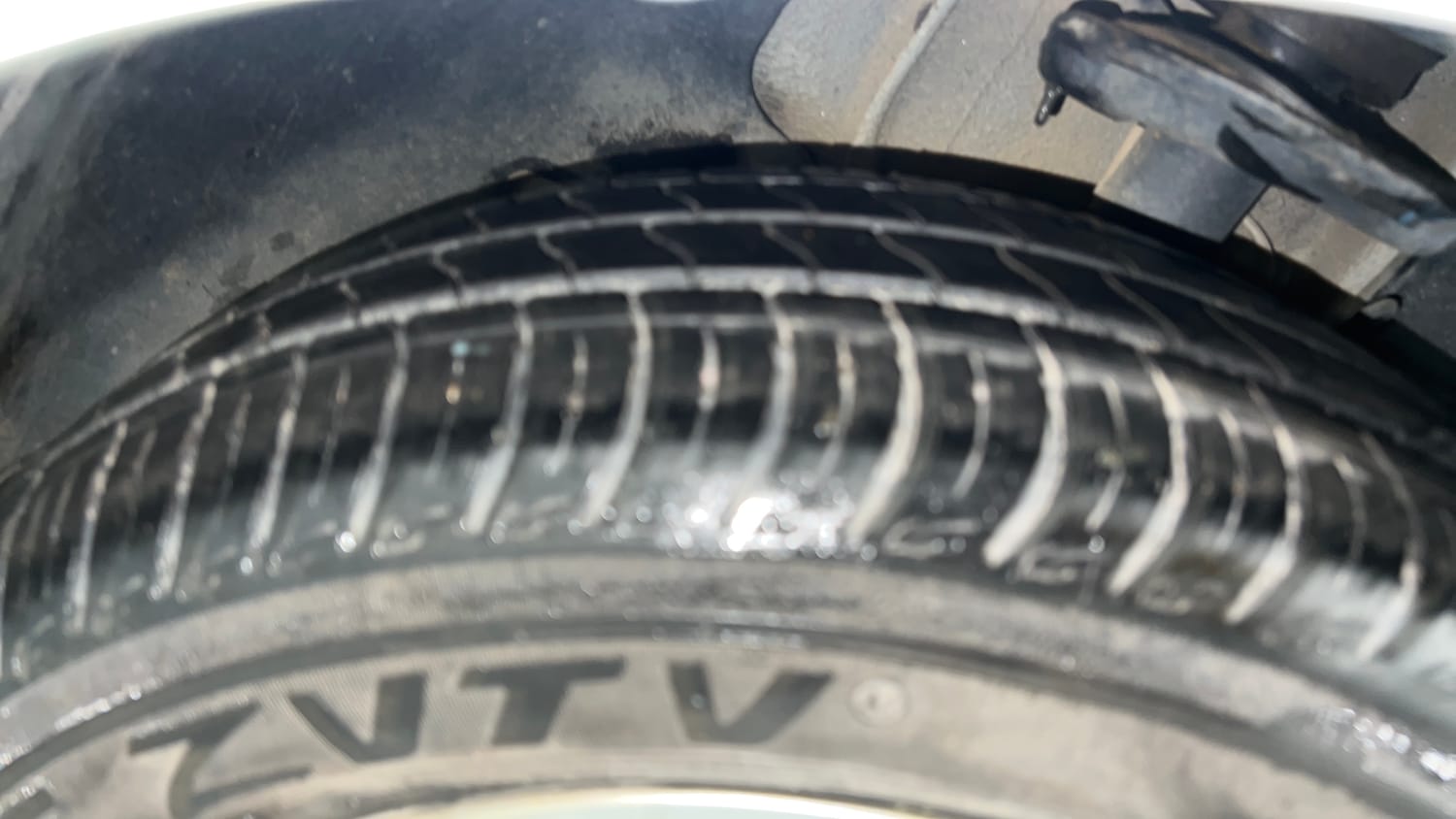Used 2018 Tata Tiago Revotron XZ Plus Petrol Manual tyres RIGHT FRONT TYRE TREAD VIEW