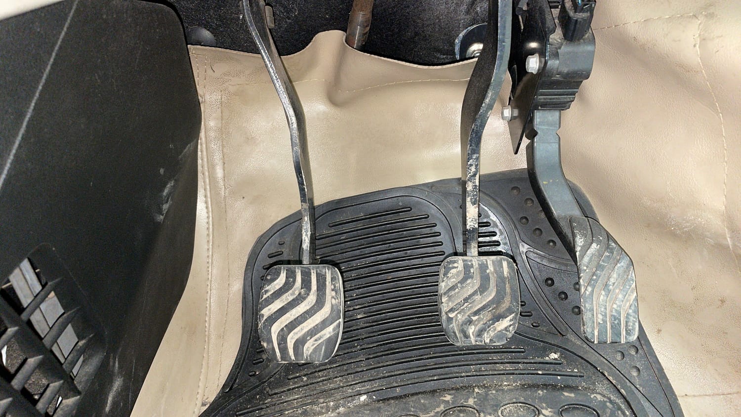 Used 2021 Renault Triber RXE Petrol Manual interior PEDALS VIEW