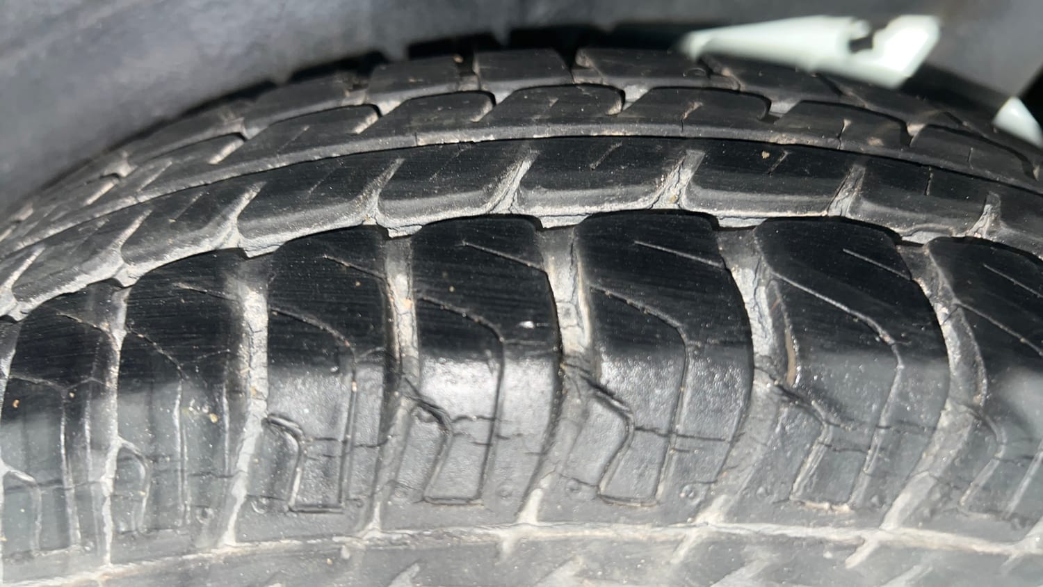 Used 2012 Maruti Suzuki Wagon R LXi Petrol Manual tyres LEFT REAR TYRE TREAD VIEW
