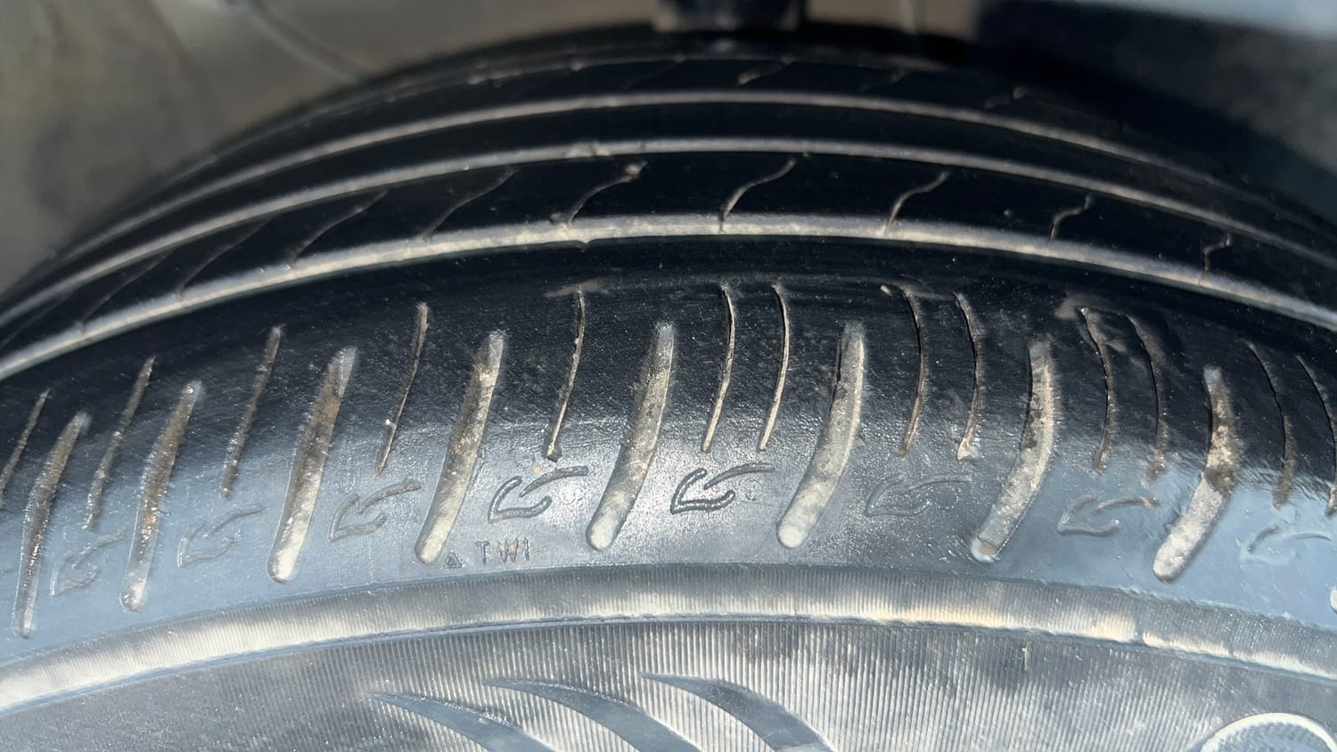 Used 2022 Kia Sonet HTK Plus 1.2 Petrol Manual tyres RIGHT FRONT TYRE TREAD VIEW
