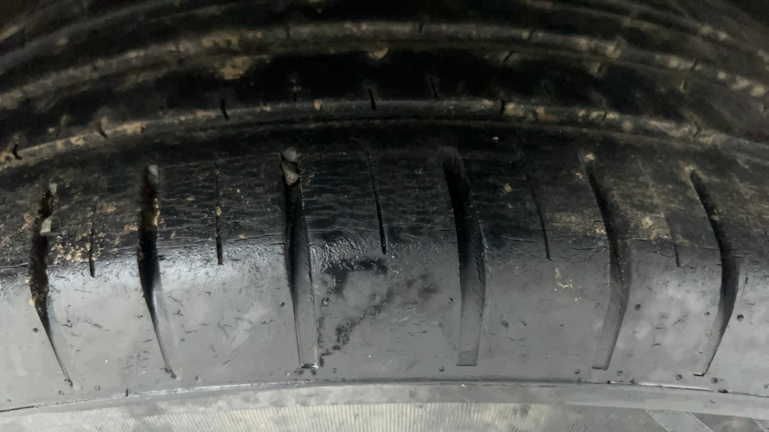 Used 2016 Maruti Suzuki Baleno Zeta 1.2 Petrol Manual tyres RIGHT REAR TYRE TREAD VIEW