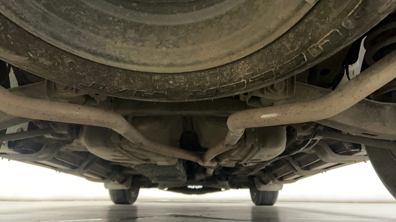 Used 2021 Mahindra XUV500 W9 Diesel Manual extra REAR UNDERBODY VIEW (TAKEN FROM REAR)