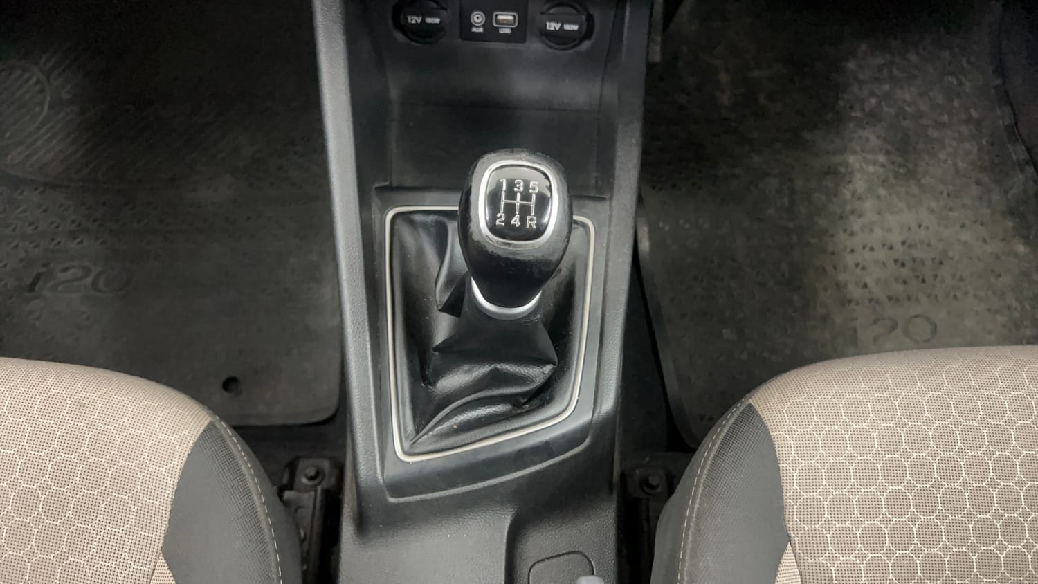 Used 2015 Hyundai Elite i20 Asta 1.2 Petrol Manual interior GEAR  KNOB VIEW