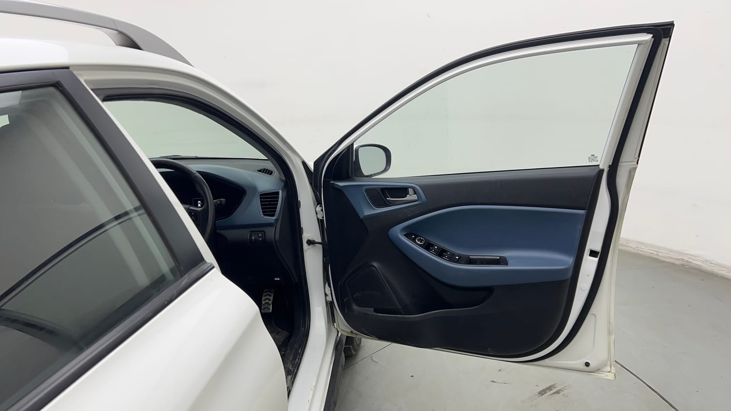 Used 2016 Hyundai i20 Active 1.2 SX Petrol Manual interior RIGHT FRONT DOOR OPEN VIEW