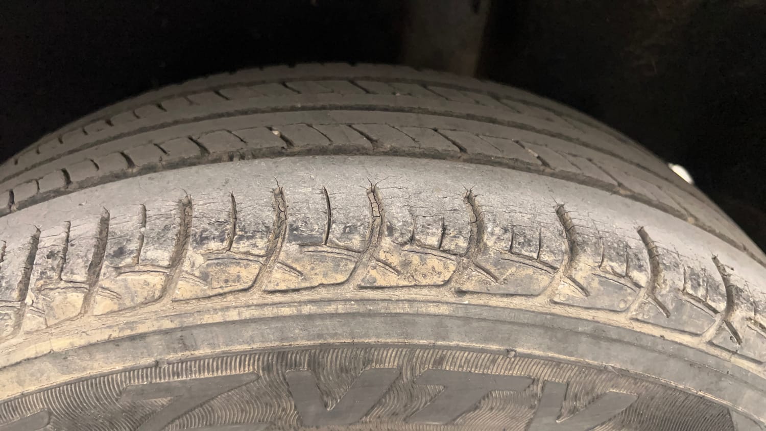Used 2018 Maruti Suzuki Baleno Delta 1.2 Petrol Manual tyres LEFT REAR TYRE TREAD VIEW