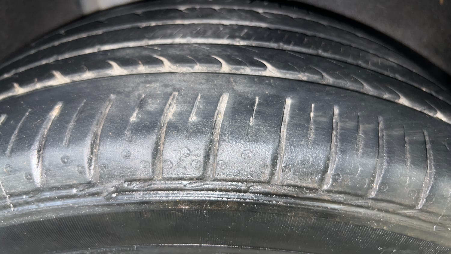 Used 2017 Maruti Suzuki Baleno Zeta 1.2 AT Petrol Automatic tyres RIGHT REAR TYRE TREAD VIEW