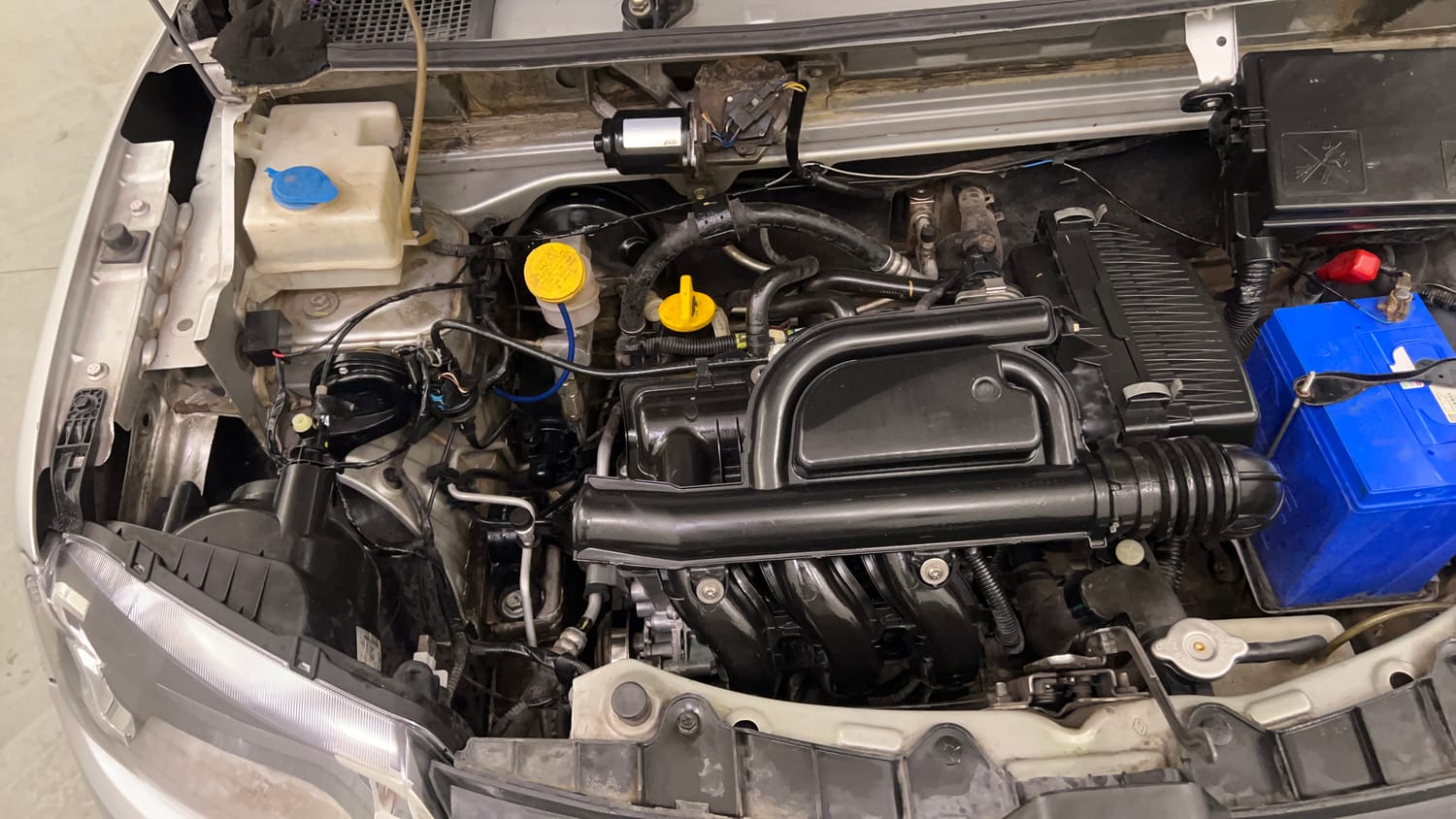 Used 2016 Renault Kwid RXT Opt Petrol Manual engine ENGINE RIGHT SIDE VIEW