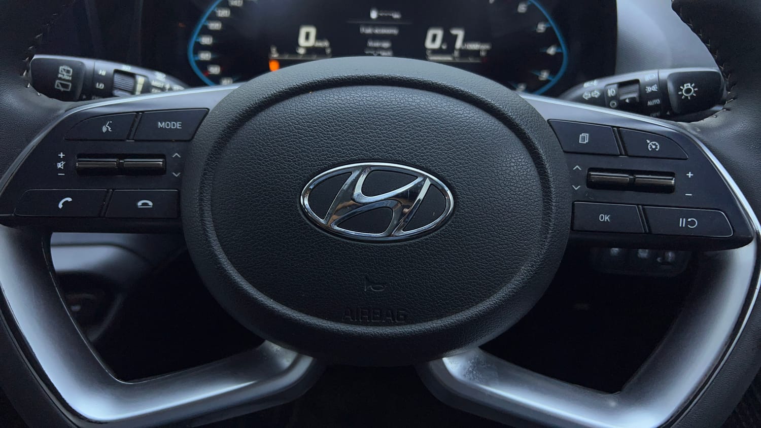 Used 2023 Hyundai New i20 Asta (O) 1.2 MT Petrol Manual top_features Cruise control