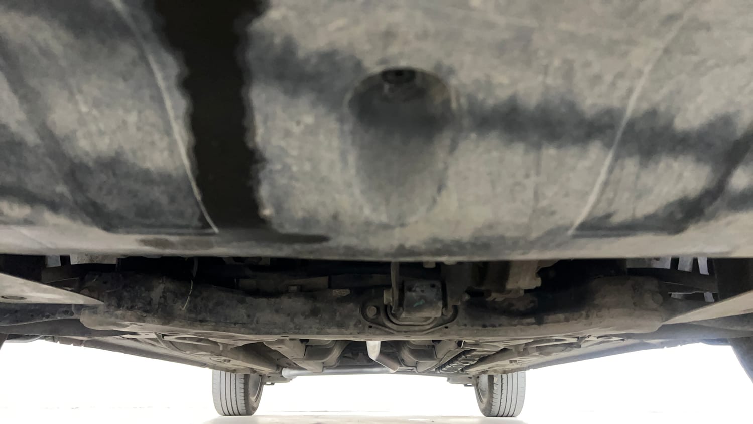 Used 2015 Hyundai Elite i20 Asta 1.2 Petrol Manual extra FRONT LEFT UNDERBODY VIEW