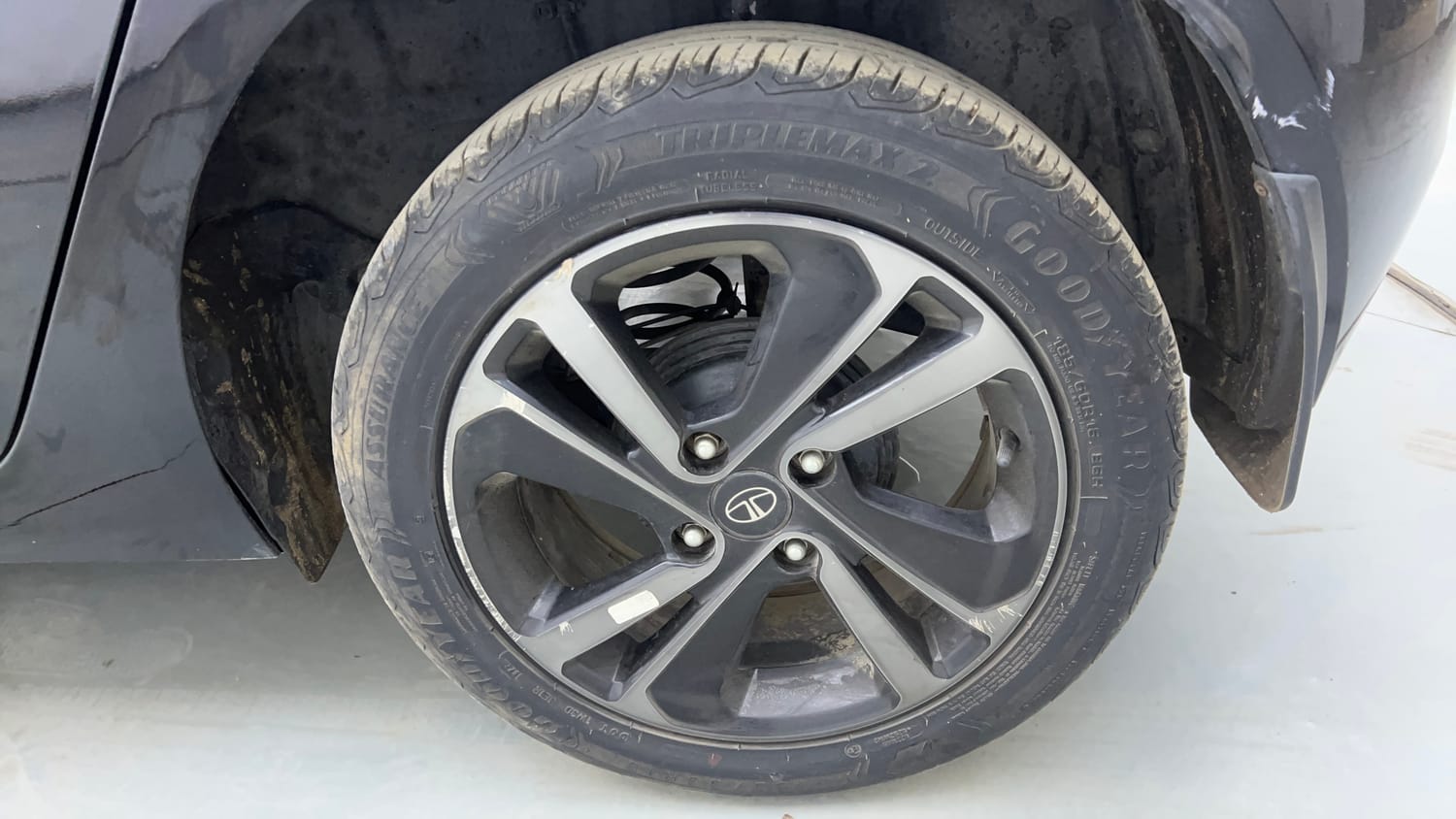 Used 2022 Tata Altroz XZ Plus Petrol Dark Edition Petrol Manual tyres LEFT REAR TYRE RIM VIEW