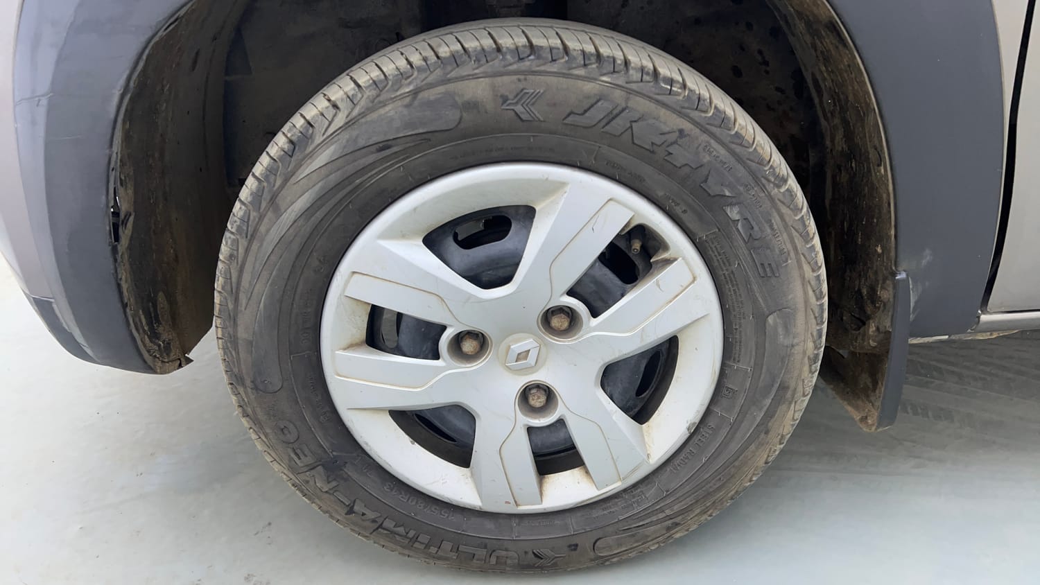 Used 2017 Renault Kwid 1.0 RXT Petrol Manual tyres LEFT FRONT TYRE RIM VIEW
