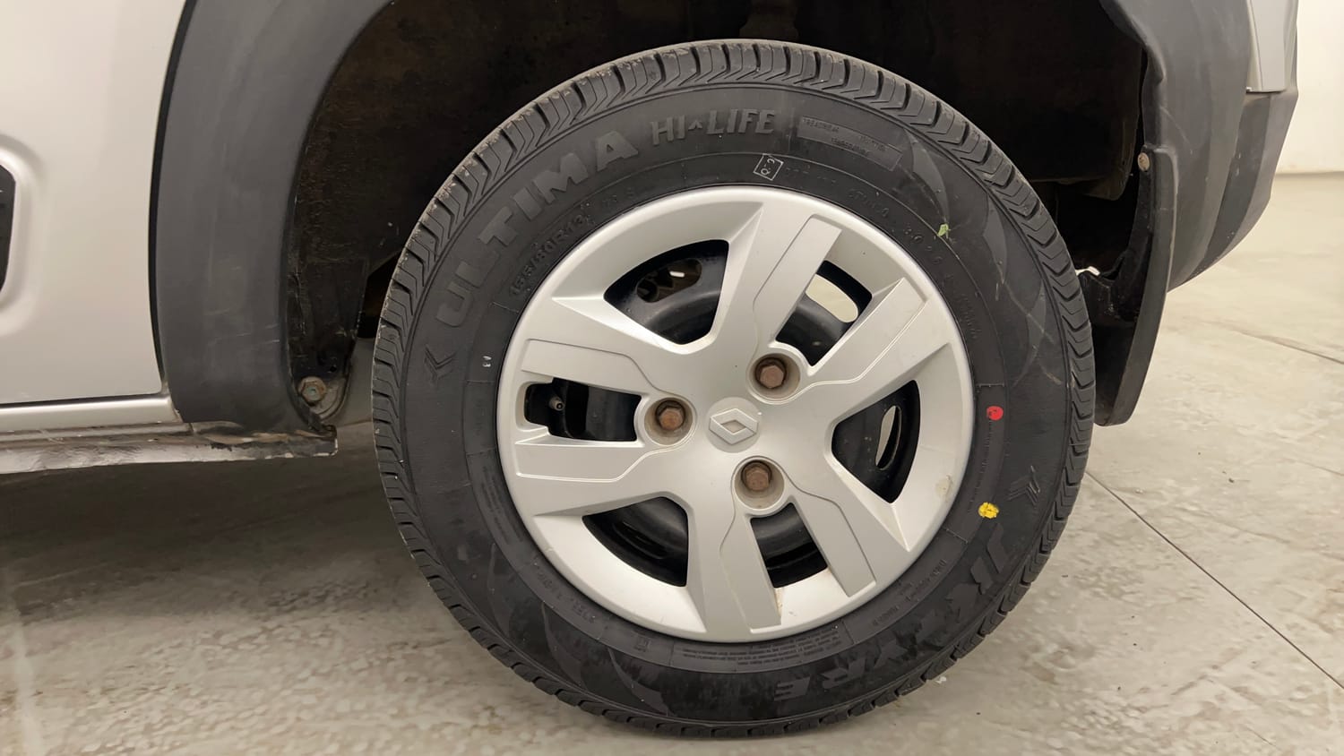 Used 2016 Renault Kwid RXT Opt Petrol Manual tyres LEFT REAR TYRE RIM VIEW